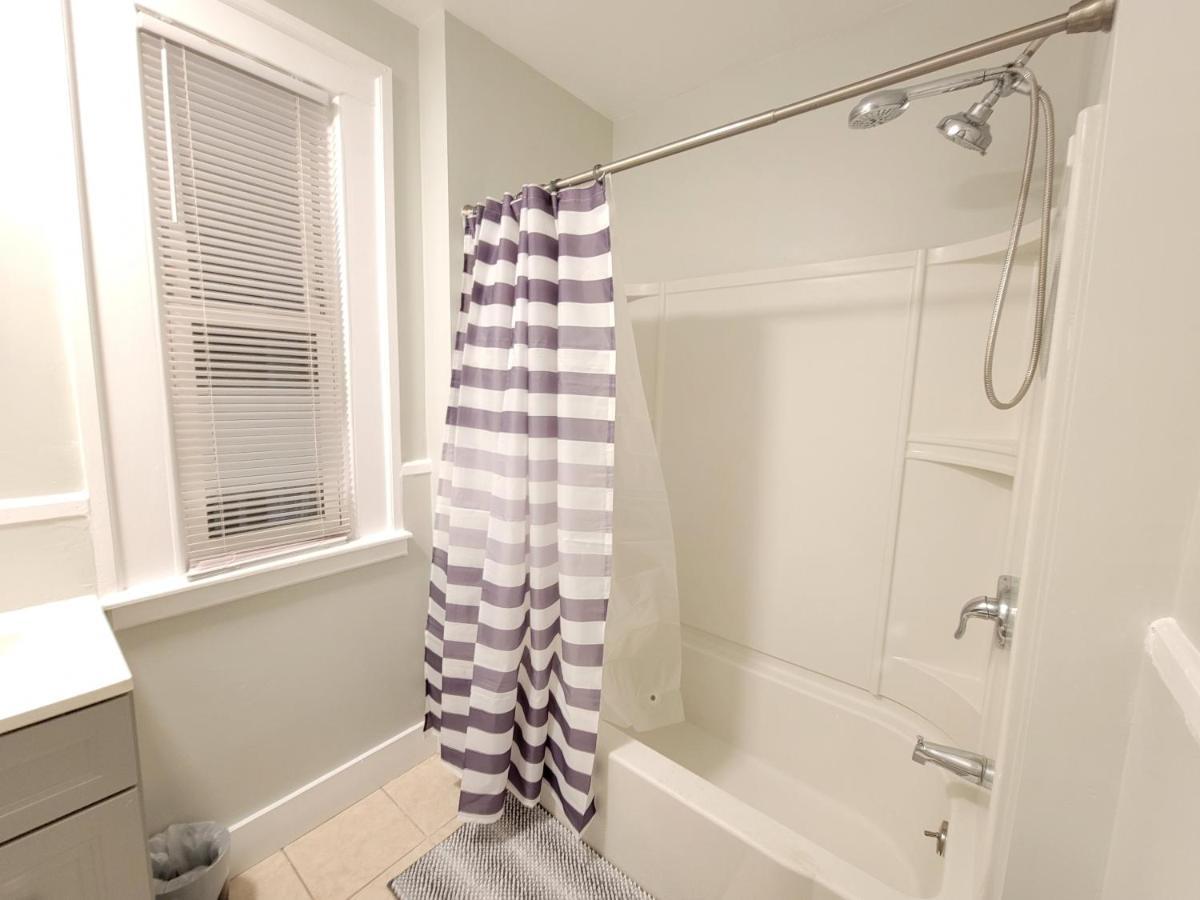 Room For Rent In Apartment Hartford Exterior photo