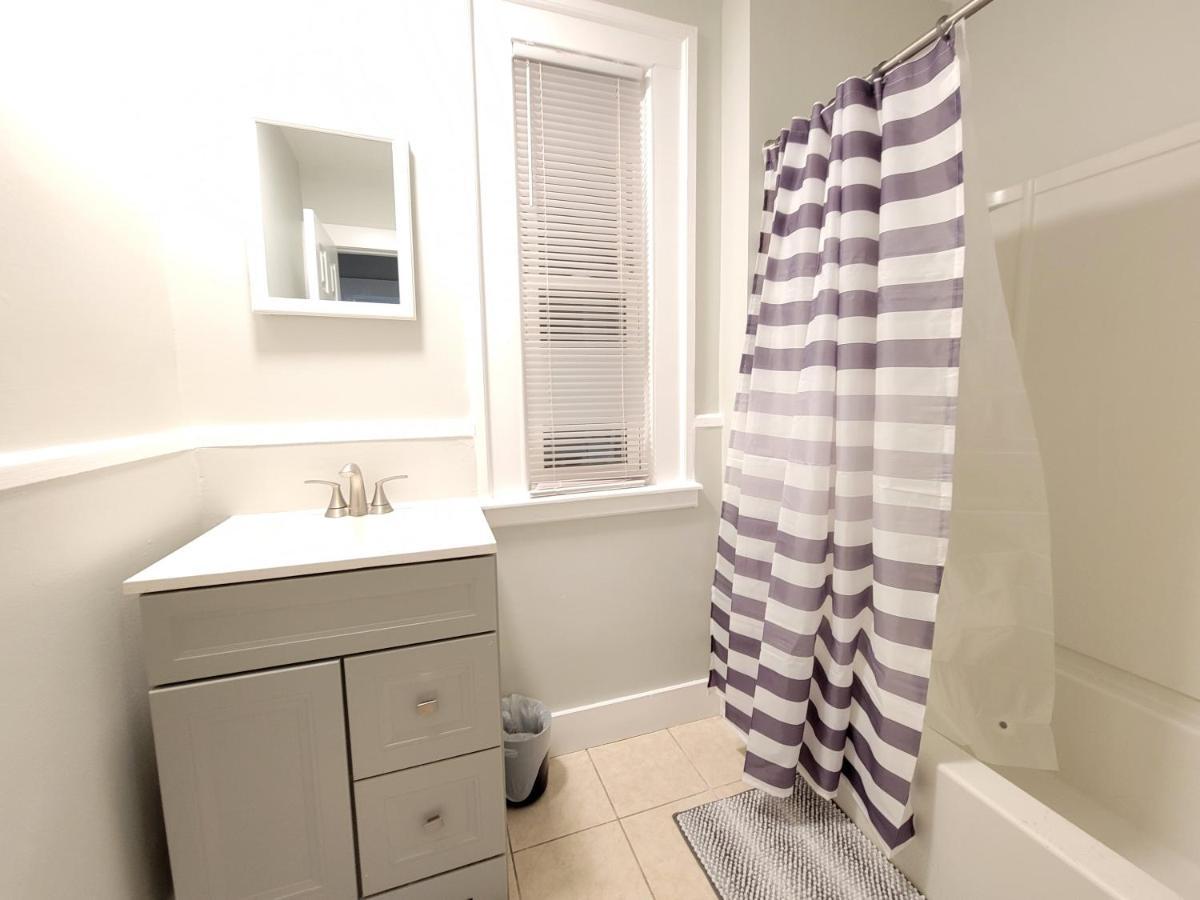 Room For Rent In Apartment Hartford Exterior photo