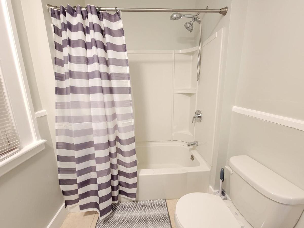 Room For Rent In Apartment Hartford Exterior photo